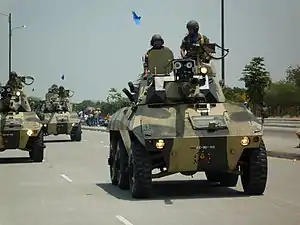 EE-9 Cascavel ecuatoriana durante una exhibición militar.