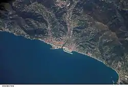 La llanura del Entella con las dos ciudades de Chiavari y Lavagna.