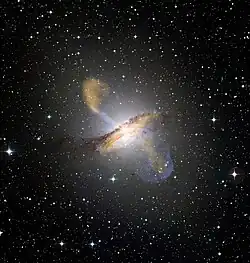 Imagen de la galaxia Centaurus A realizada mediante combinación de imágenes del telescopio MPG/ESO, y del Observatorio de rayos X Chandra. Es el único caso conocido de una "Ellíptica Starburst".