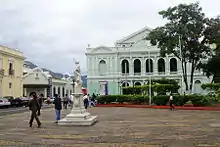 Teatro de Santa Ana y Monumento a La Libertad