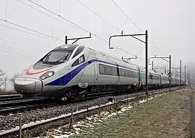 Eurocity, antes Cisalpino, opera en las líneas internacionales principales dentro de la Unión Europea de Trenitalia. Para en las grandes ciudades.