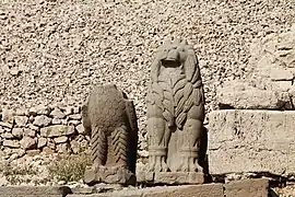 Terraza Oeste: Águila y león