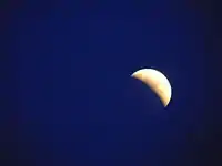 Eclipse en la penumbra terminando visto desde Italia.