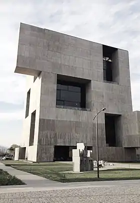 Centro de Innovación Anacleto Angelini, diseñado por el Pritzker nacional Alejandro Aravena y finalizado en 2014.