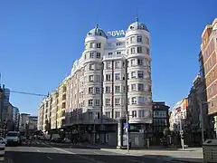 Edificio de la zona sur, situado en las inmediaciones de Plaza Vega.