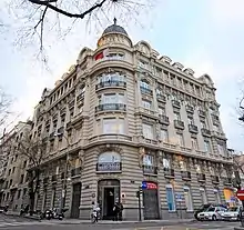 Edificio alojando a las embajadas de Catar, Finlandia y Haití en Madrid