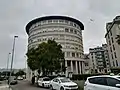 Edificio judicial de 1998 y plaza Fermín Bouza Brey