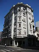 Edificio neoflorentino en Perú y Carlos Calvo