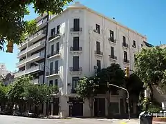 Edificio art nouveau en Bolívar y Av. Garay