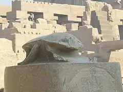 Estatua de un Scarabaeus en el templo Karnak