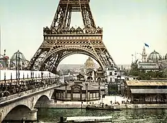 Durante la  Exposición Universal de París (1889)