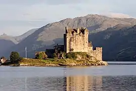 El castillo, visto desde el oeste