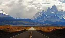 Adentrándose a las cortinas de montañas.