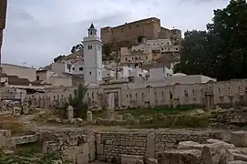 Vestigios romanos, mezquita y fuerte