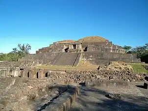 Estructura B1-1 en El Sitio Arqueológico Tazumal