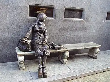 Escultura callejera de Tommy Steele en 2009, con la leyenda "Dedicated to All the Lonely People", en la Stanley Street de Liverpool.