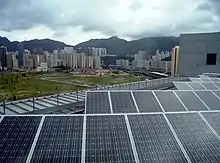 Panel solar en una azotea en Hong Kong