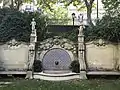 Fuente en el jardín de la Embajada