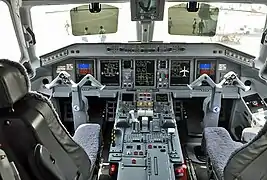 Cabina de mando de un E190