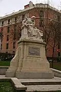 Monumento a Emilia Pardo Bazán.