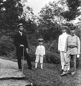 Los cuatro hijos de la emperatriz en 1921: Hirohito, Takahito, Nobuhito y Yasuhito.