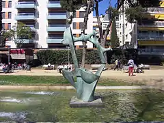 Ingeniería textil (1961), de Ángel Ferrant, plaza de Ferran Casablancas.