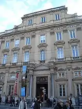 La entrada del Palais Saint-Pierre (Museo de Bellas Artes de Lyon).