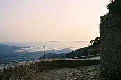 Vista desde el castillo normando de Erice de la ciudad y las salinas