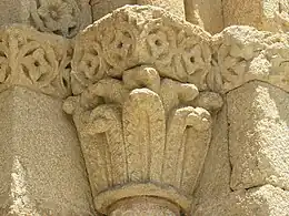 Detalle de un capitel de la ermita