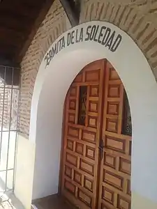 Entrada a la Ermita de la Soledad, aneja al cementerio