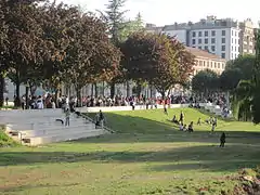 Escaleras de acceso al río Arlanzón, en pleno parque lineal, y junto al MEH.