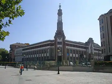 Edificio de los PP. Escolapios de Pamplona (1928-1932).