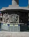 Escudo de Guanajuato en la fuente del atrio de la Parroquia de San Miguel Arcángel en la ciudad de Uriangato, Guanajuato.