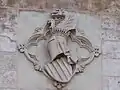 Escudo del Reino de Valencia en las Torres de Serranos, replica moderna esculpida en piedra por José Aixa en 1901. El original, de 1394, se ha perdido.