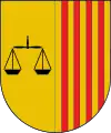 Escudo de armas del antiguo municipio de Aransís. Partido, primero de oro, unas balanzas de sable; segundo de oro, cuatro palos de gules.