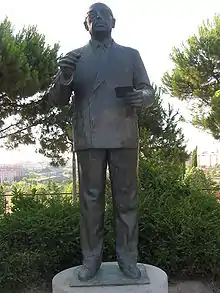 Monumento a Enrique Tierno Galván