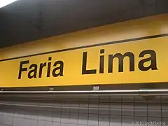 Placa de identificación de la estación