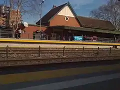 Estación El Palomar con los andenes elevados.