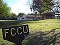 Estación Colonia. En primer plano se observa el cartel con las siglas de la vieja compañía Ferrocarril Central del Uruguay.