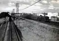 Tren eléctrico del FCO pasando por la estación. La vía de la izquierda corresponde al ramal a Versalles (circa 1950)