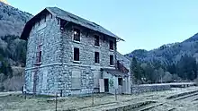 Estación abandonada del ferrocarril en Les Forges d'Abel vista desde el oeste