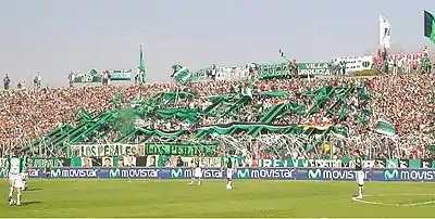 Hinchada de Nueva Chicago durante un partido de Primera División.