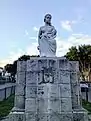 Monumento a la Madre, enfrente del busto anterior.