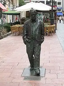 Monumento a Woody Allen (2003), en Oviedo.