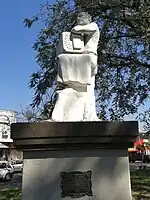 Monumento en homenaje al “Taita del Chamamé”, don Mario del Tránsito Cocomarola.