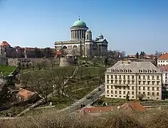 Vista de la Basílica de Esztergom desde el oeste.