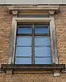 Una ventana con vidrio grabado en el histórico hospital regional de Zwickau