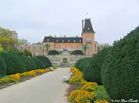 Palacio de Euxinograd en el norte de la costa del mar Negro de Bulgaria. Construido entre 1881-1885 como residencia de verano de Fernando I de Bulgaria, hoy es propiedad del estado búlgaro.