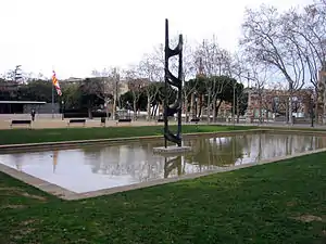 Evocación del trabajo (1961), de Eudald Serra, plaza Carles Buïgas.