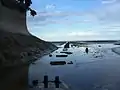 Restos del muelle hoy destruido por el abandono y por la acción marina.